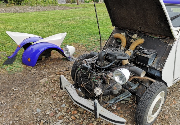 Citroen CV with Fenders off